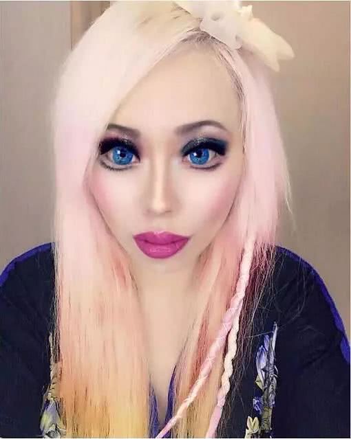 混中国冰岛血统的女孩因亚洲容貌受歧视,强行改造成欧美人的样子