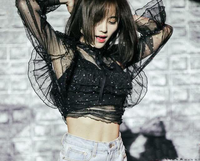 鞠婧祎跳舞后满身大汗让人心疼!网友:4000年