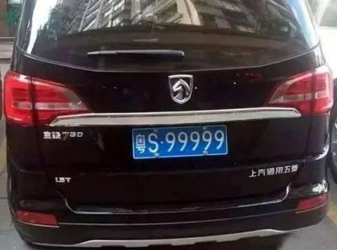 乌鸦变凤凰，14万博越摇身一变价值300万，看到车前这个我信了