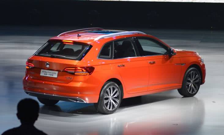 大众万年套娃，这一次直接把朗逸剪屁股，两厢换名当新车卖