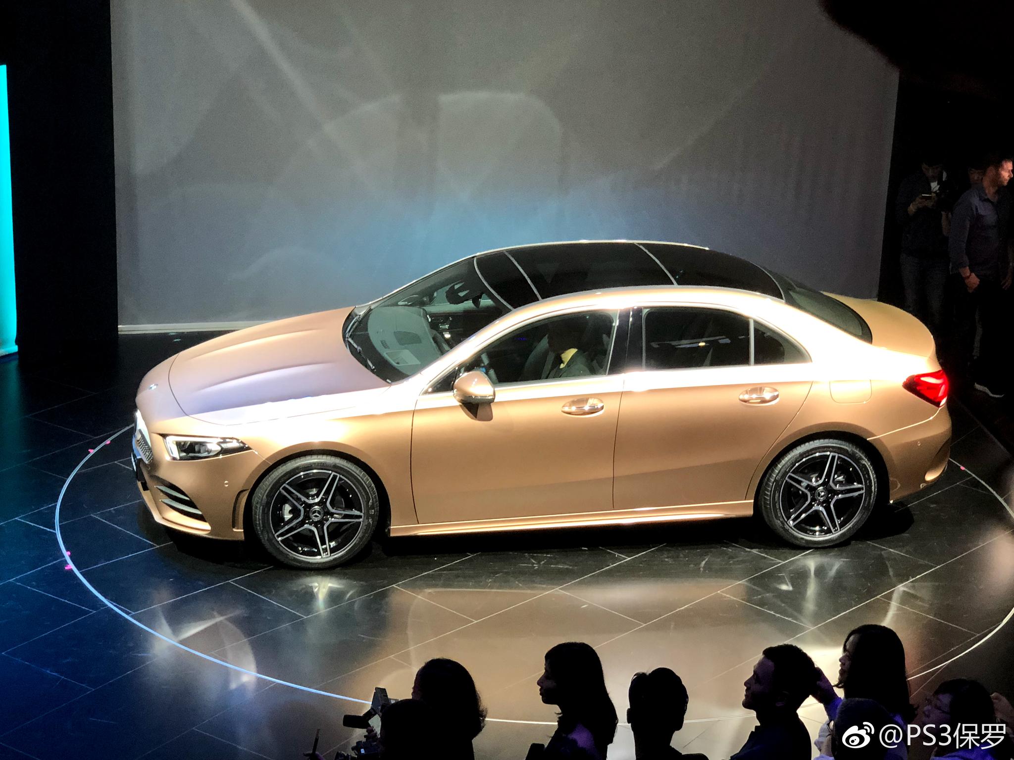 全新奔驰A级轿车发布，专为中国市场提供加长轴距，较之轴距为2