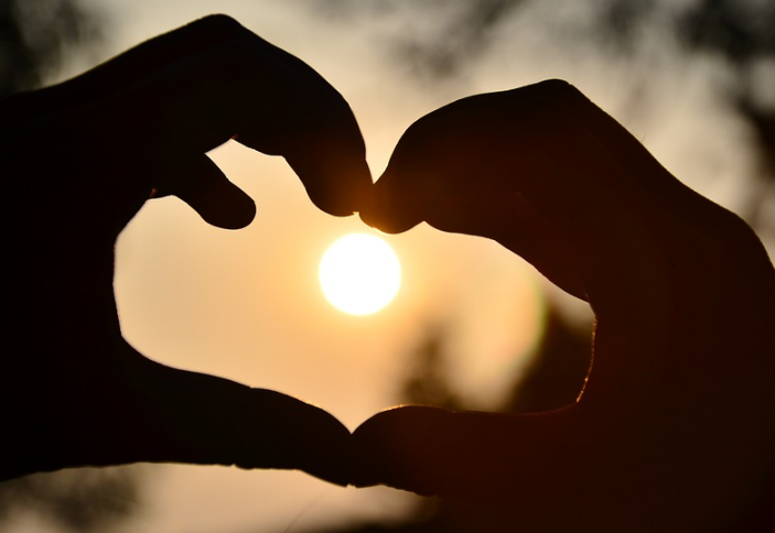 离婚后回娘家,听到哥嫂对话里哥对我的偏袒,我