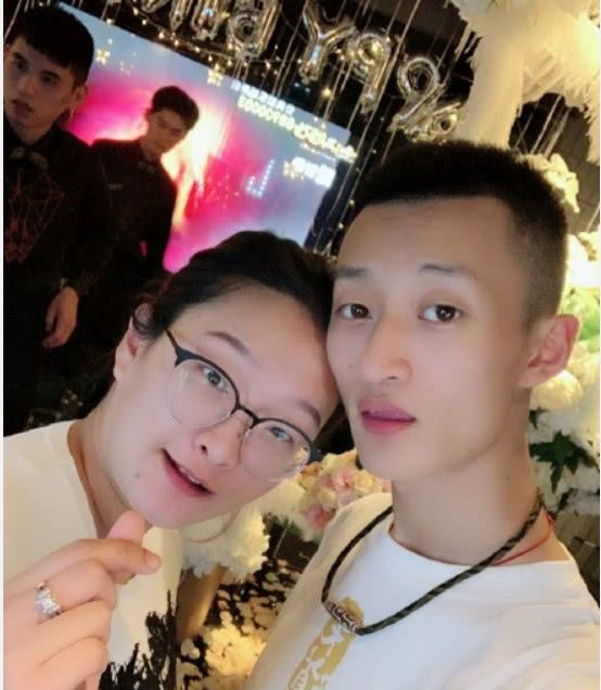 祁天道身价暴涨,拒绝400万广告费,举动让爹妈