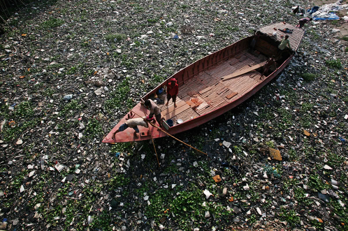 世界水日关注各国水污染 生命之源成头号杀手