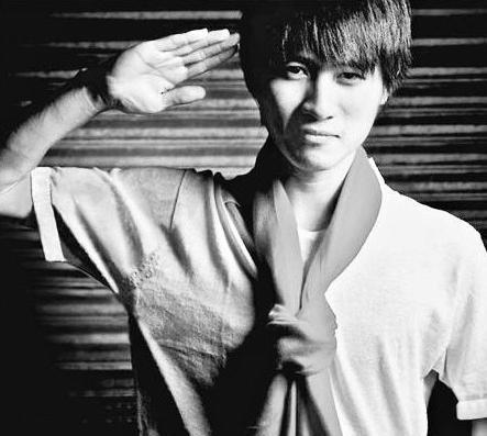 韩寒发文反思后悔退学，私下豪车众多，但他最喜欢的还是这一辆