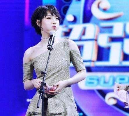 吴莫愁这是怎么了？嘴上的纹身丑出了新高度