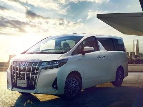 机场偶遇新款埃尔法，颜值爆棚，这次起码加价50万才能提车？