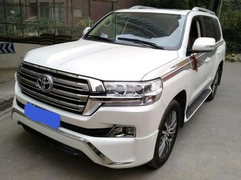 花70万买辆中东版丰田酷路泽：妻子非要买奔驰GLE，朋友们却笑了