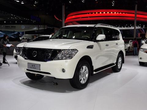 这款SUV号称沙漠之王，车身比路虎揽胜还大，霸气不输陆地巡洋舰