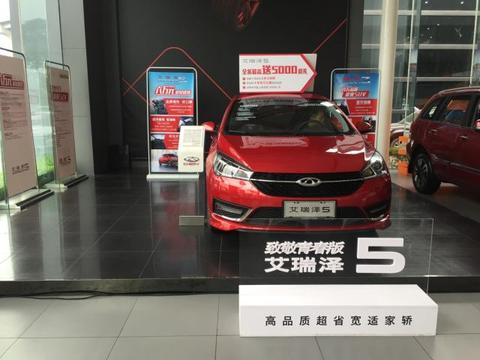 如果只有10万预算，是贷款买车好还是全款提车顺便留下养车钱好？