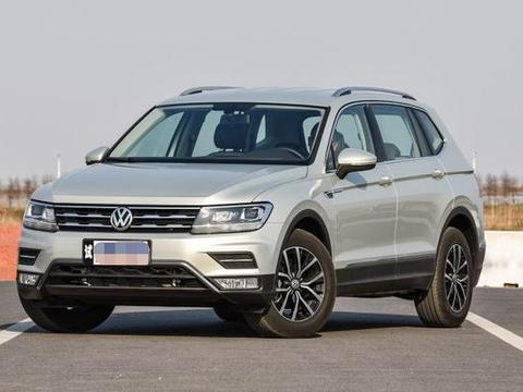 22万连扶手箱都没有！但只要挂这标，照样月销3万，简配也不在乎