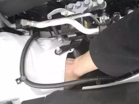 凯美瑞曝出“偷工减料”，广汽丰田4s店霸气回应