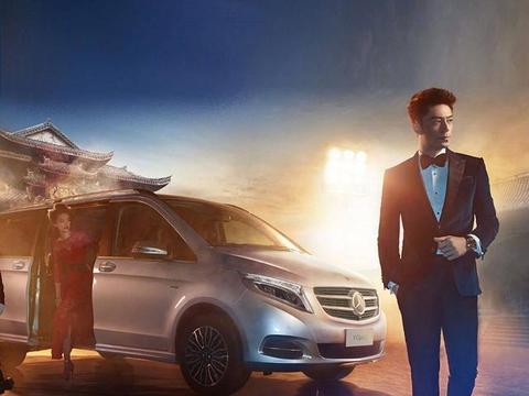 霍建华代言奔驰V级豪车，象征事业、爱情，一路奔驰！