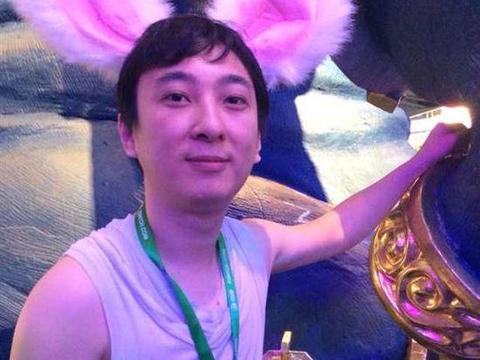 两人同是首富的儿子，而在座驾方面，却是天壤之别！