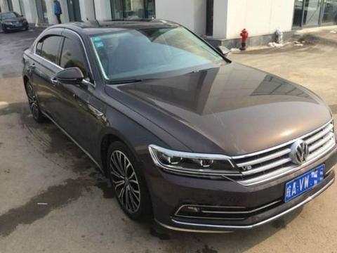 小伙花49万买辆大众辉昂：开父亲的奥迪A6L提车，拿到钥匙时笑了