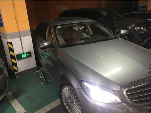 女子提奔驰C级停车遭剐蹭，车主：自动泊车功能真是害人不浅