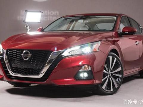 新款东风日产天籁上市，搭载2.0T发动机，凯美瑞是什么？