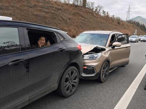 猎豹CS10高速追尾长城WEYVV5,车主:都国产车,差距一个天一个地