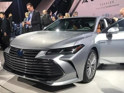 买凯美瑞后悔了，丰田新车比奔驰漂亮，17万上市后，迈腾地位难保