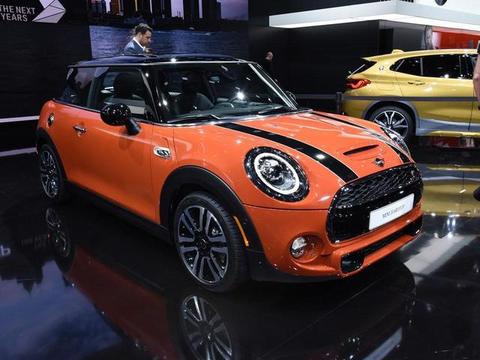 比跑车还能撩妹，轴距2米4卖30万还畅销，只有它敢这样卖车