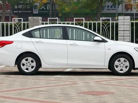 8万元买合资自动挡，这四款大三厢家轿省油实用，一年工资就搞定