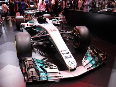 北京车展上我定了辆奔驰C级，同行的同事却说这车垃圾