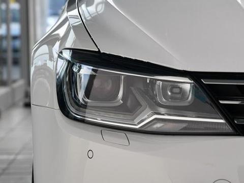 2.0T爆发220马力，最快6.9秒破百，销量胜大众CC近十倍！