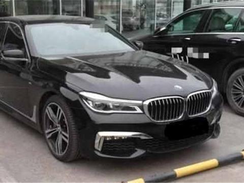 福建一男子花120万买宝马7系，提车时一个动作，不禁逗笑网友！