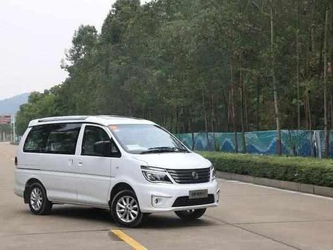 这车卖5万，配5个全景天窗，不输20万的配置，买它不买宝骏！