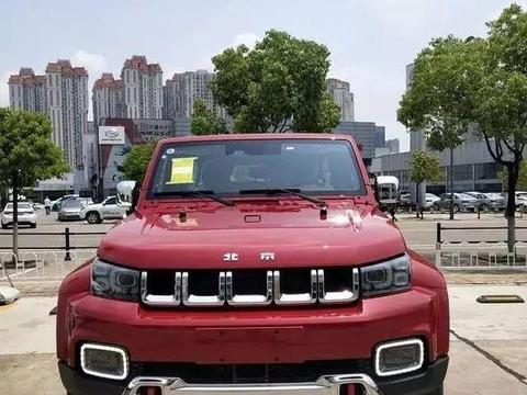 国产“牧马人”推出Plus版，配备2.3T+6AT，内饰豪华，17万起售