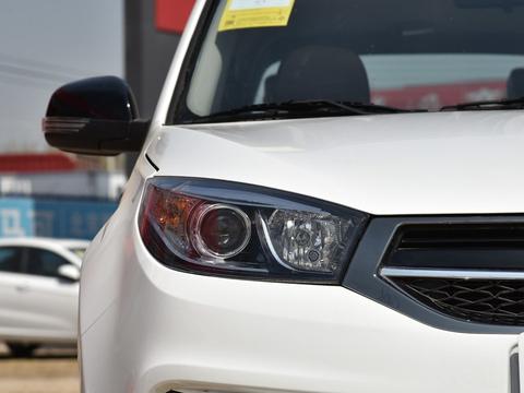 这台SUV销量已破100万, 四轮独悬+CVT油耗仅7L, 顶配却不到8万!