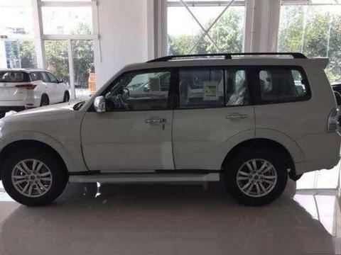 堪称SUV界的王者，更霸道的外观，更强劲的动力，踏遍千山万水！