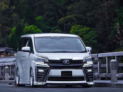 最神奇的MPV，加价30万依旧一车难求！