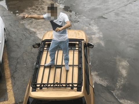 途达加装不锈钢行李架, 网友: 虽然很实用, 但这下真的沦为工具车