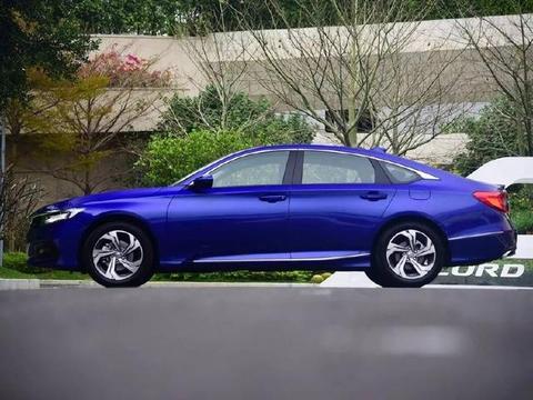 全新雅阁来了，车友从希望到失望，吐槽不断，还配得上三剑客？