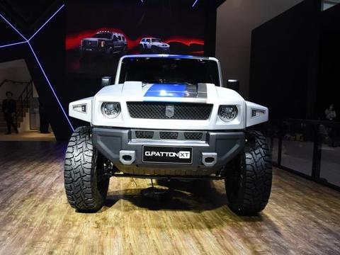 比路虎揽胜霸气几十倍，开在路上回头率200%，奔驰G级都怕它