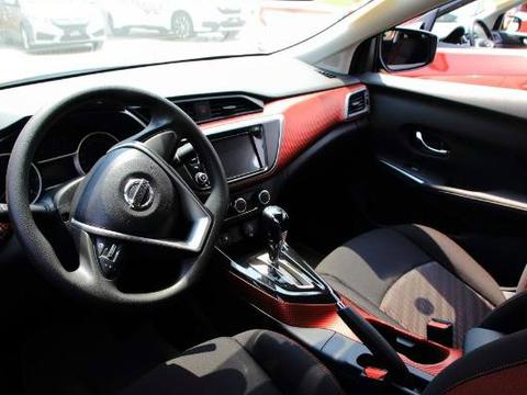 朋友买蓝鸟之后，开两个月直接转手卖掉，声称压力太大