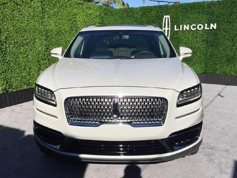 全新国产豪华SUV外观比宝马X3霸气，配置比奔驰GLC更豪华，要火