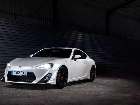 花最少的钱，谈最漂亮的女友！这些车价格不高贼拉风