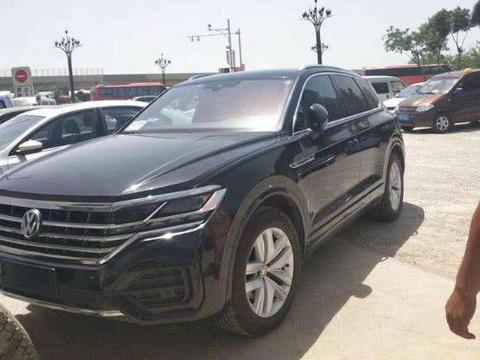 19款大众途锐到店, 售价曝光, 网友: 这价格能把奥迪Q7打趴下!