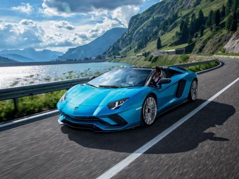 洗车店小伙直接将五菱之光改成“兰博基尼”？自己制作车标