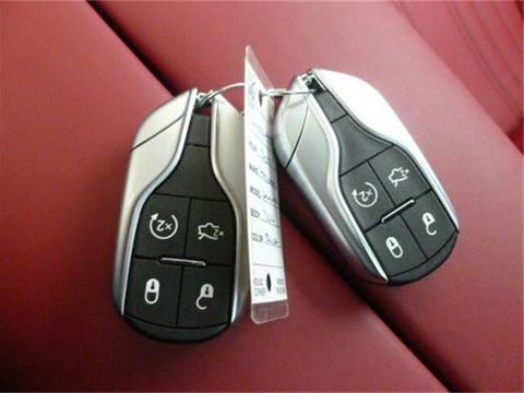 妙龄女子开120万玛莎拉蒂组织慈善，看到车主时，没想到是她！