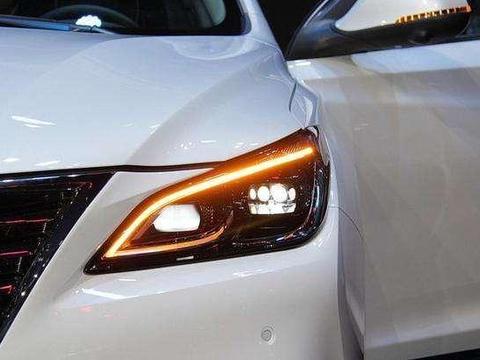 最“心酸”国产B级! 品质不输大众, 油耗5毛仅8万, 却卖不过名图