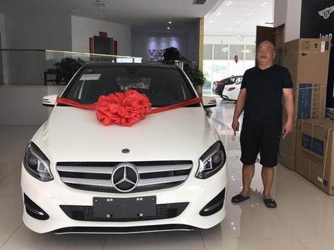 奔驰B200提车记, 车主: 给儿子买的, 20多万进口奔驰, 不错!