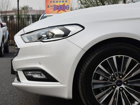 车长4米8，车重1.6吨，245马力破百仅7秒多，卖21万令迈腾颤抖！