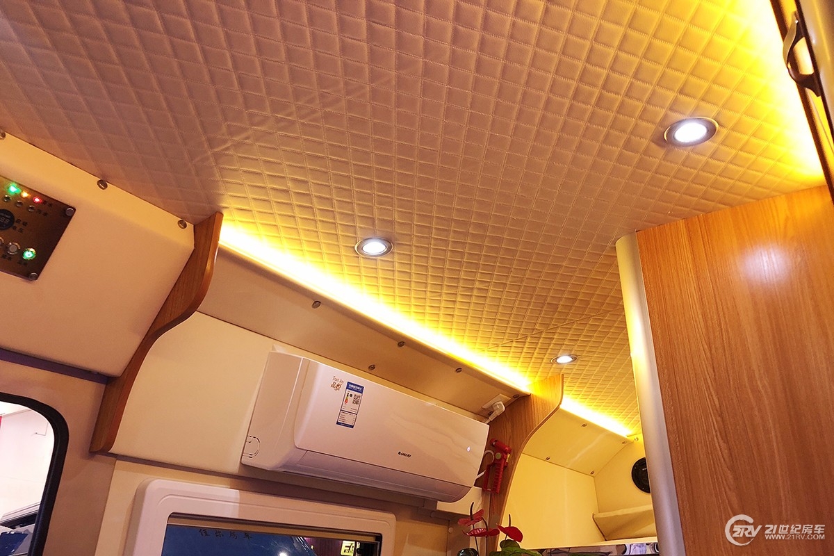 配备家用空调、家用冰箱,39.8万起考斯特自动挡B型房车