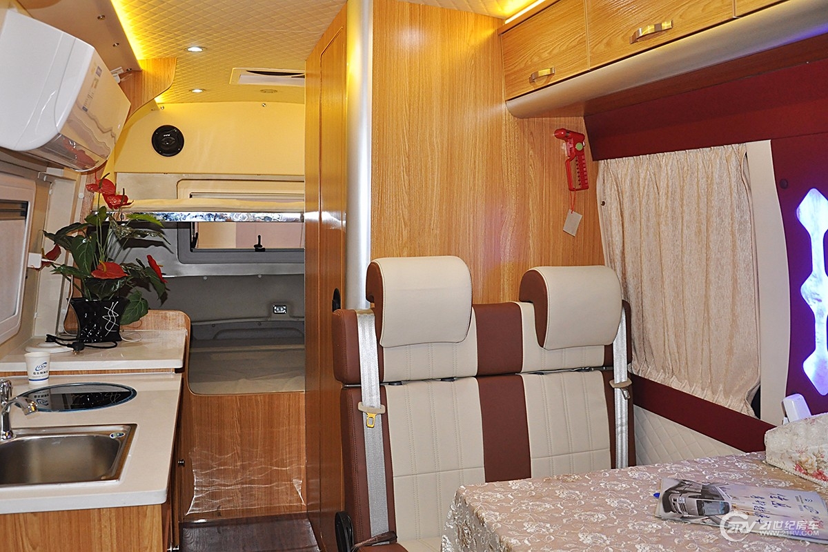 配备家用空调、家用冰箱,39.8万起考斯特自动挡B型房车