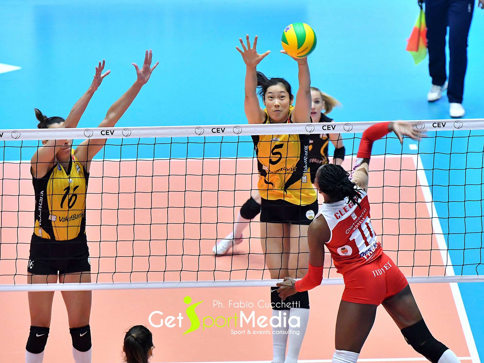 布拉日主帅赞朱婷是世界上最好的球员