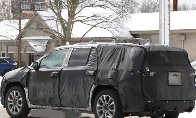 凯迪拉克中大型SUV曝光