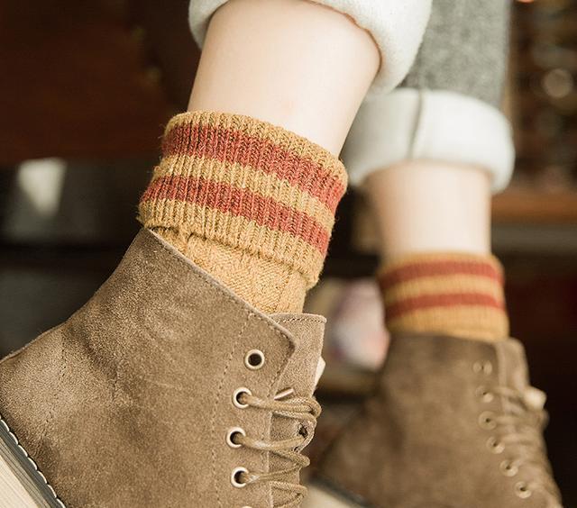 冬天穿九分裤别冻着脚踝, 搭配一双堆堆袜看着
